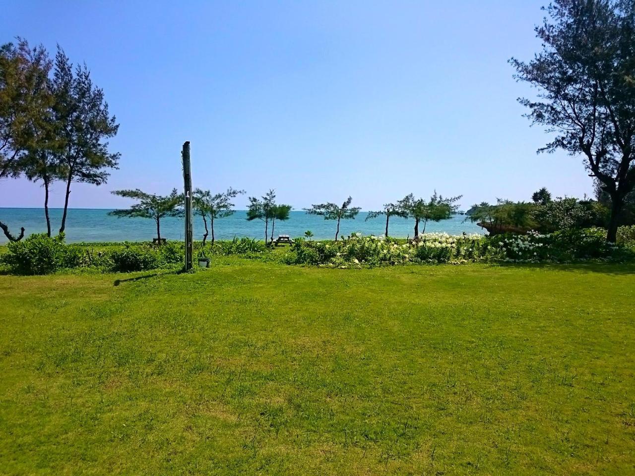 Private Beach House Motobu Bagian luar foto